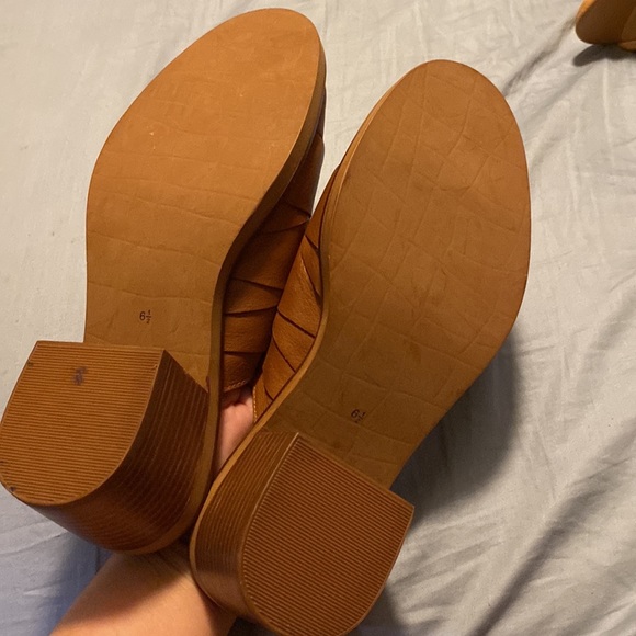 Seychelles Women's Masterpiece Clog in Tan - Picture 10 of 11